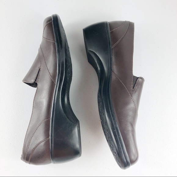 Clarks Leather Brown Slip on Size 9M New - Picture 4 of 8